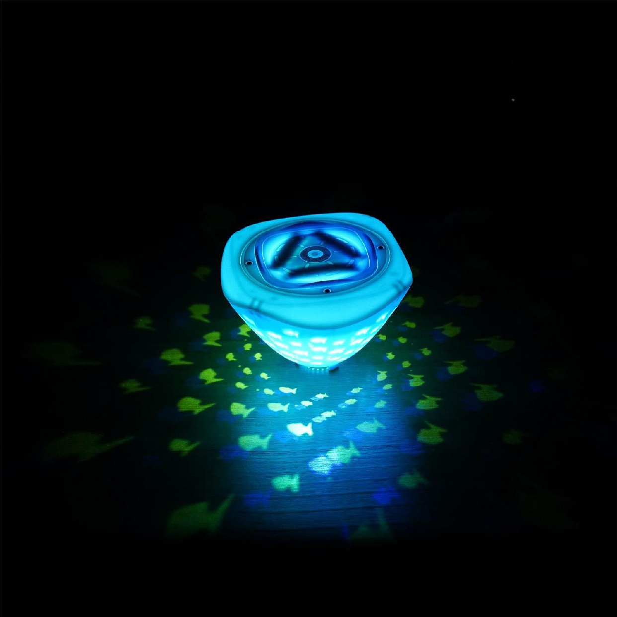 智能水下光影藝術(shù) 探索LED小魚投影燈的夢(mèng)幻魅力